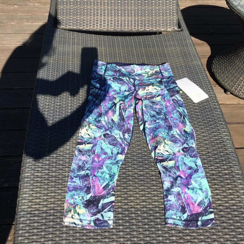 Lululemon print crops